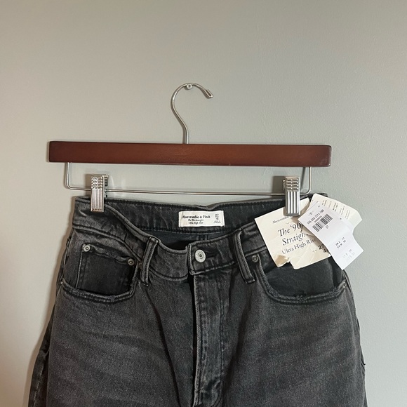 Abercrombie and Fitch 90s straight ultra high rise black jeans - Picture 4 of 5